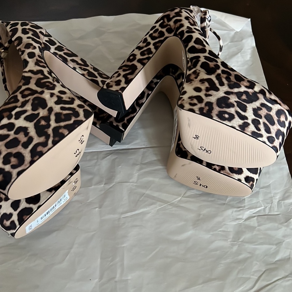 Steve Madden Skyrise Leopard Velvet Platform Pumps. - Picture 11 of 13